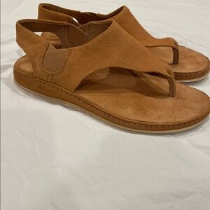Wayfarer Post Sandal Size 8 in Doe Suede; Chaco Suede Sandals Very Nice